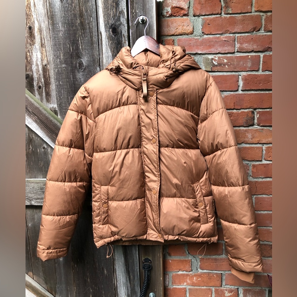 Women’s Cozy Brown Winter Puffer Coat With Hood!! Never Worn! ✨